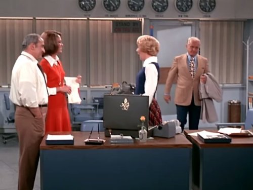 Still of Mary Tyler Moore and Georgia Engel in Mary Tyler Moore (1970)