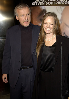 James Cameron and Suzy Amis at event of Solaris (2002)