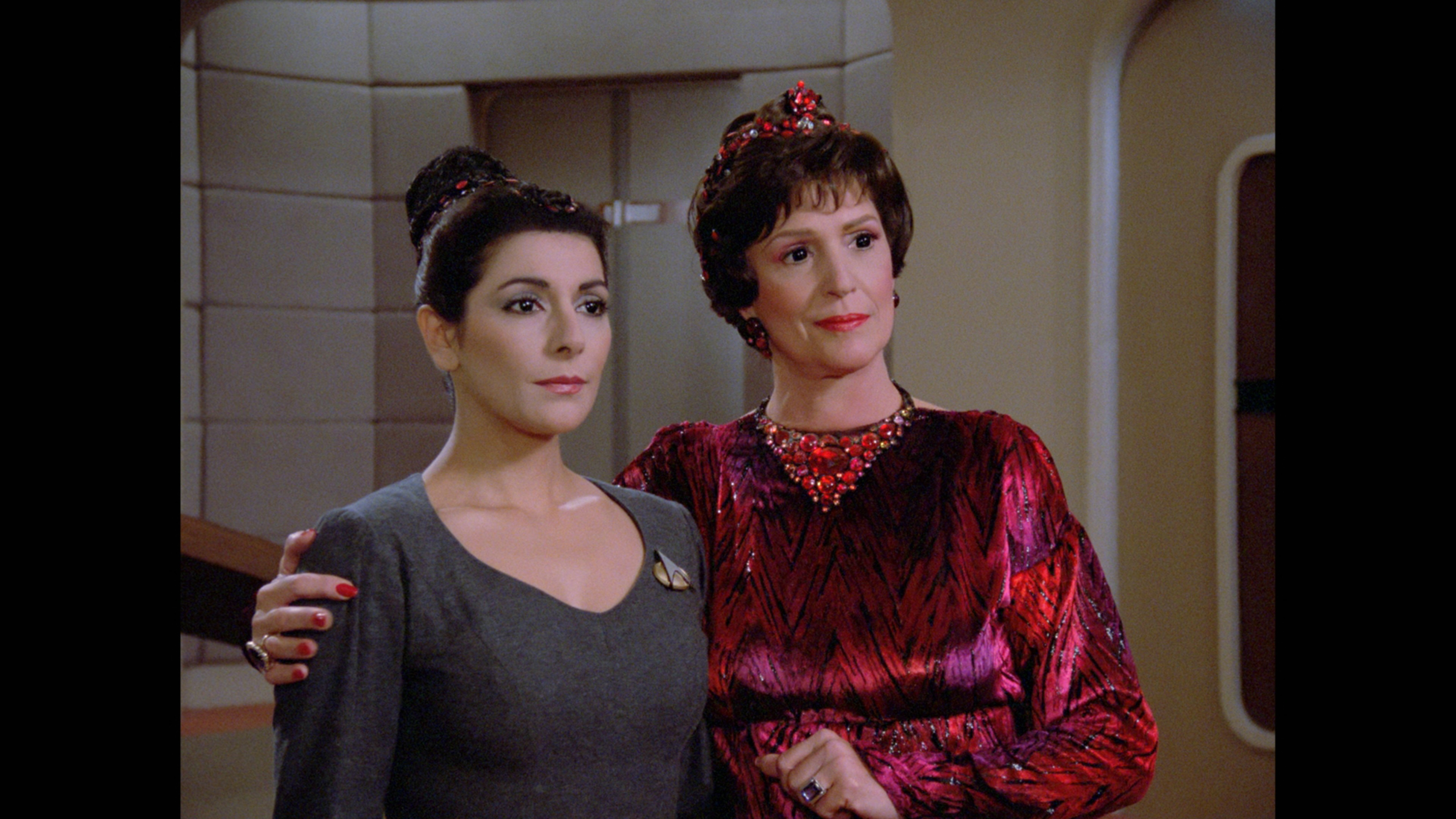 Still of Marina Sirtis and Majel Barrett in Star Trek: The Next Generation (1987)