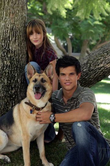 Still of Taylor Lautner and Bella Thorne in My Own Worst Enemy (2008)
