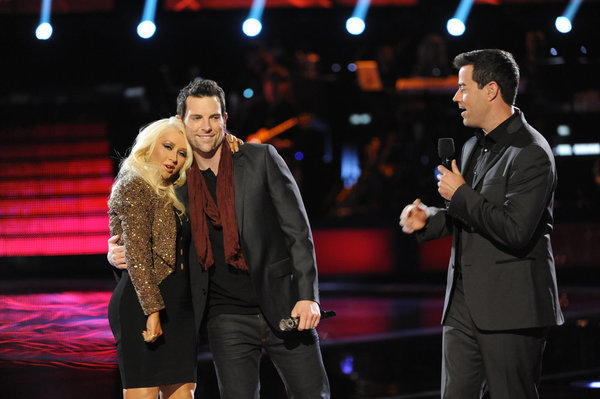 Still of Christina Aguilera, Carson Daly and Chris Mann in The Voice (2011)