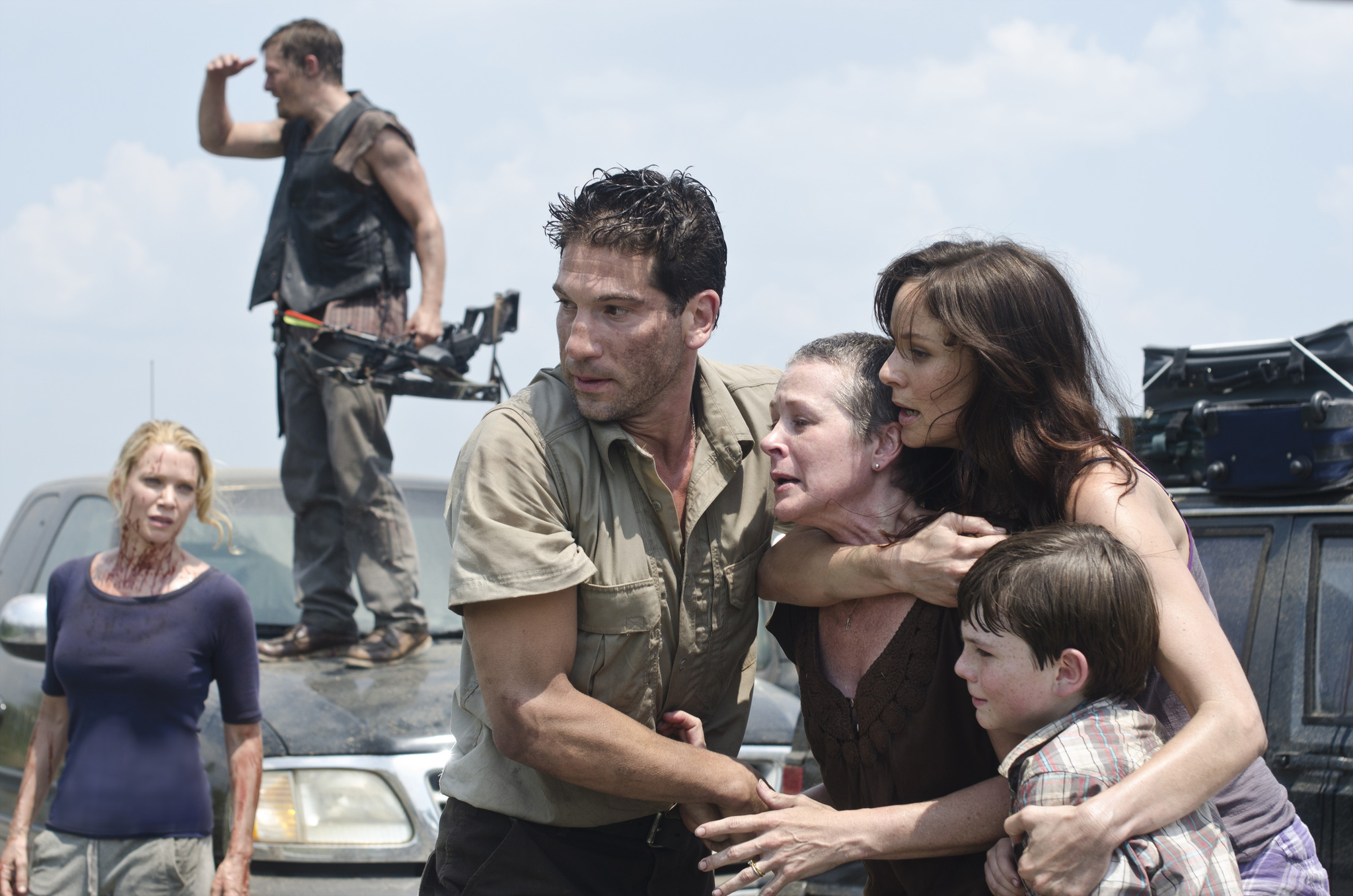 Still of Norman Reedus, Laurie Holden, Melissa McBride, Sarah Wayne Callies, Jon Bernthal and Chandler Riggs in Vaikstantys numireliai (2010)