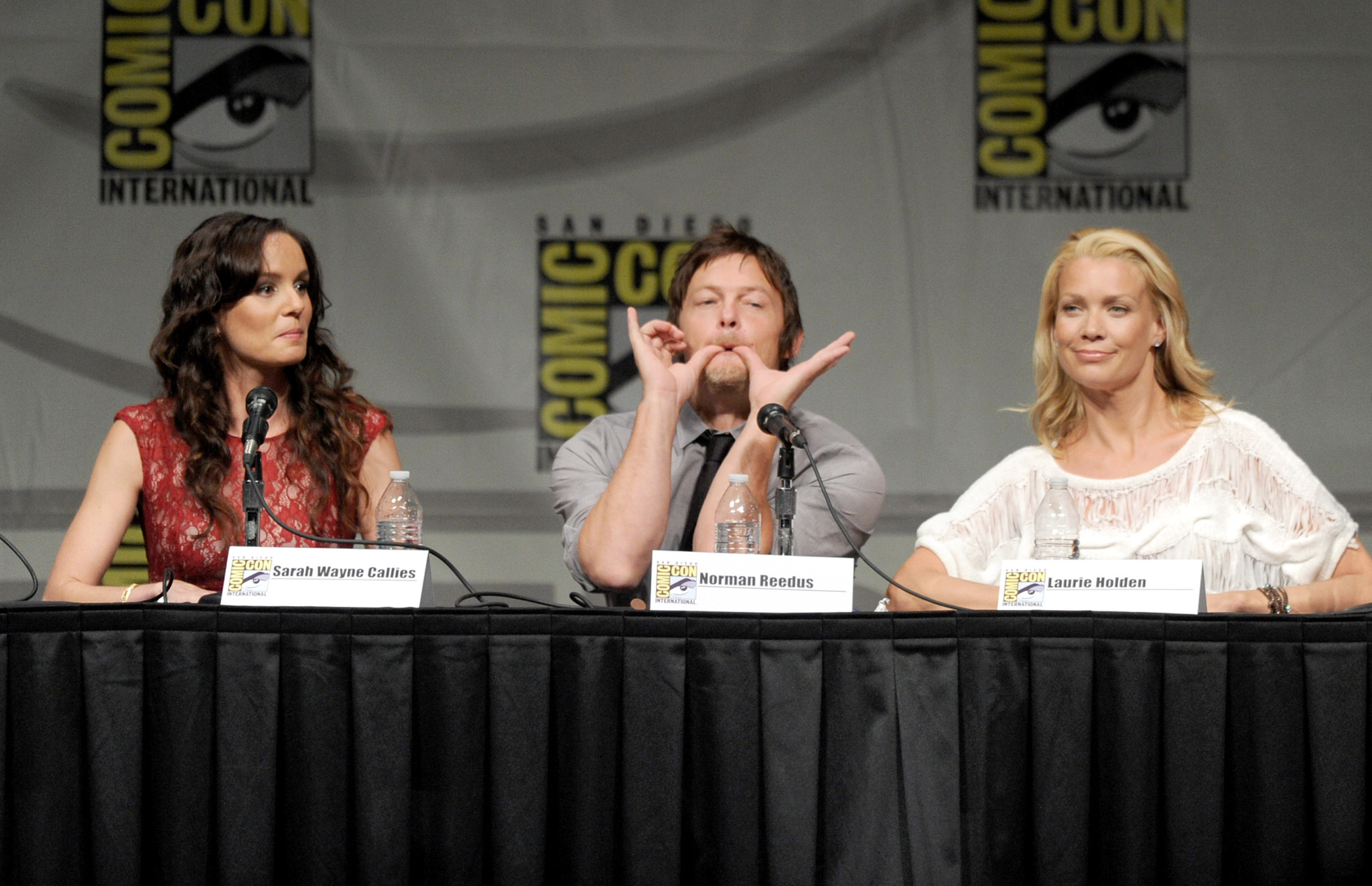 Norman Reedus, Laurie Holden and Sarah Wayne Callies at event of Vaikstantys numireliai (2010)