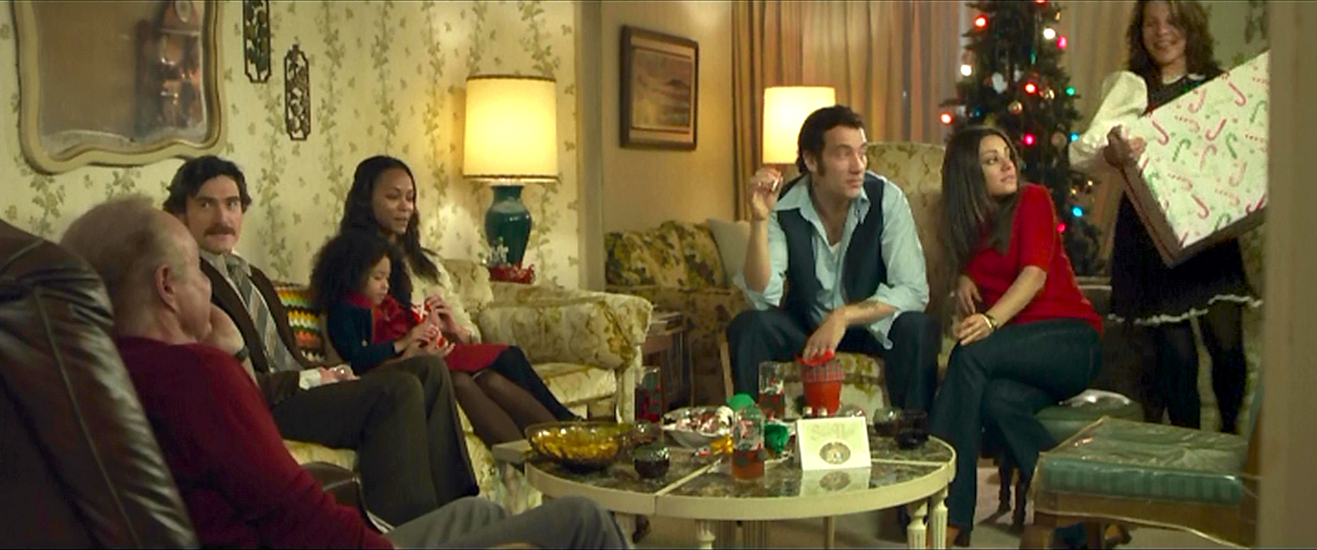 Still of James Caan, Billy Crudup, Anais Lee, Zoe Saldana, Clive Owen, Mila Kunis and Lilly Taylor in Blood Ties.