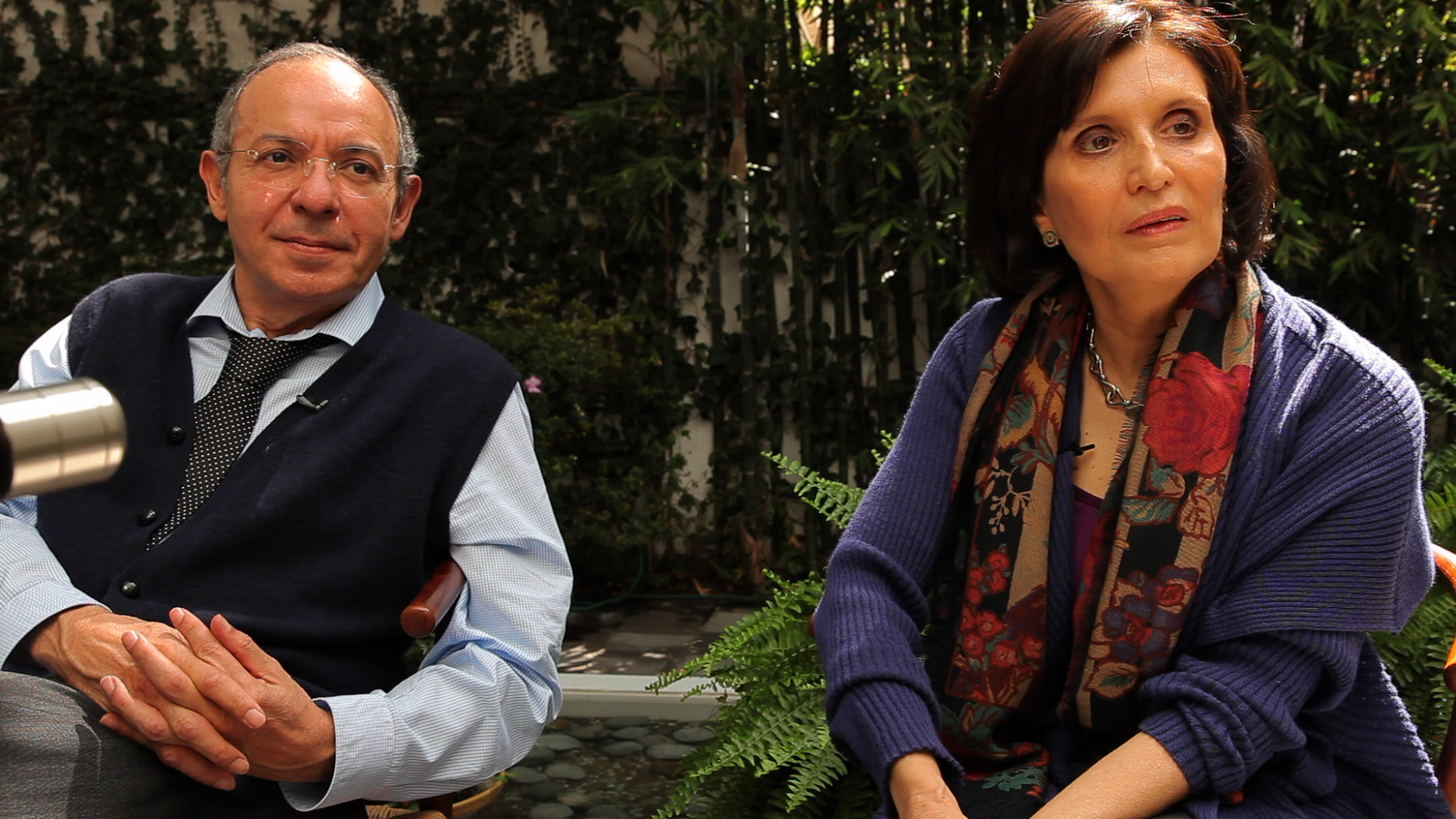 Still of Héctor Aguilar Camín and Angeles Mastretta in Hecho en México (2012)