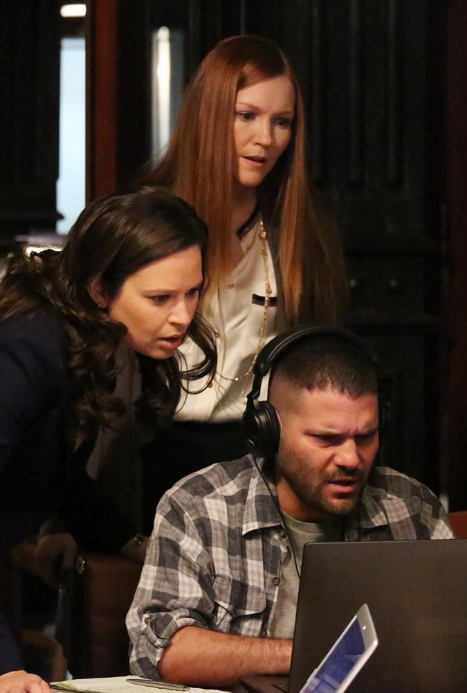 Still of Guillermo Díaz, Darby Stanchfield and Katie Lowes in Scandal (2012)