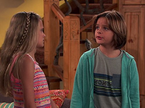Still of Mace Coronel and Lizzy Greene in Nicky, Ricky, Dicky & Dawn (2014)