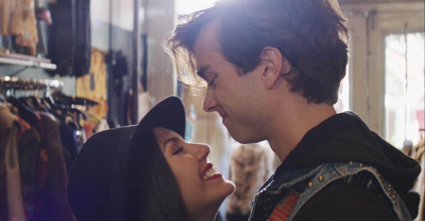 Still of Victoria Justice and Pierson Fode in Naomi and Ely's No Kiss List (2015)