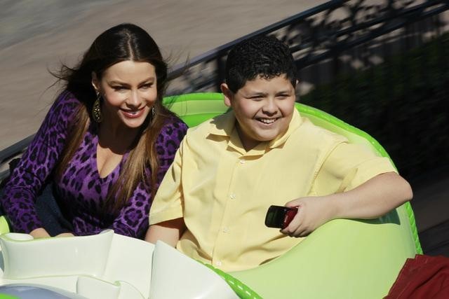 Still of Sofía Vergara and Rico Rodriguez in Moderni seima (2009)