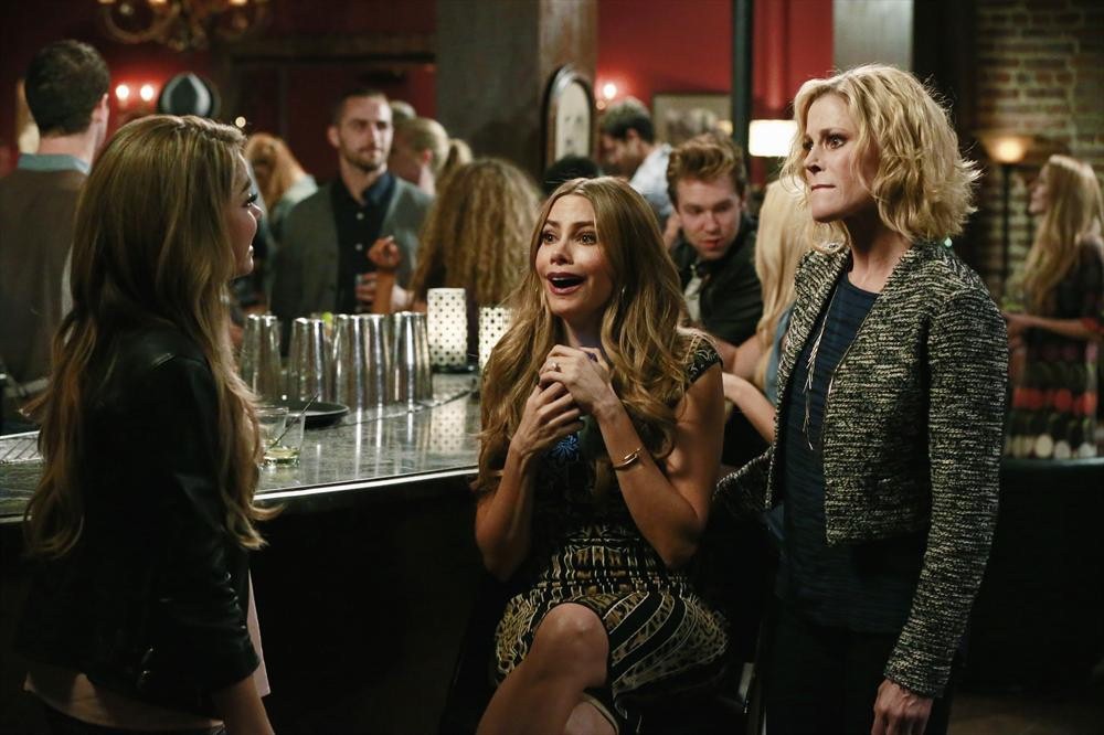 Still of Sofía Vergara, Julie Bowen and Sarah Hyland in Moderni seima (2009)