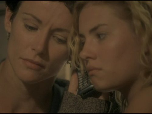 Still of Elisha Cuthbert and Leslie Hope in 24 (2001)