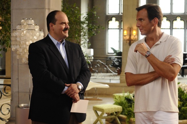 Still of Will Arnett and Mel Rodriguez in Running Wilde (2010)