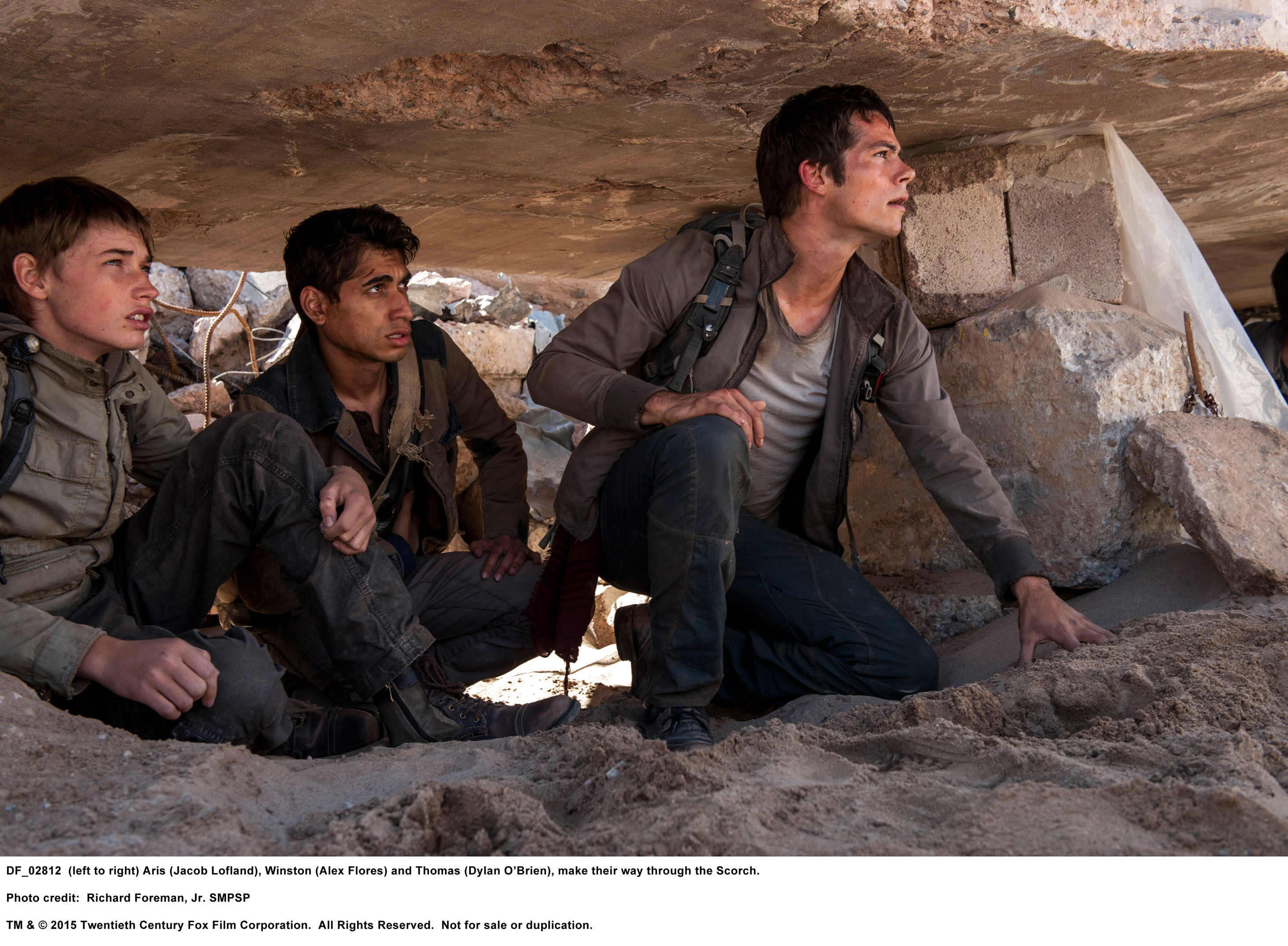Still of Alexander Flores, Dylan O'Brien and Jacob Lofland in Begantis labirintu: isbandymai ugnimi (2015)