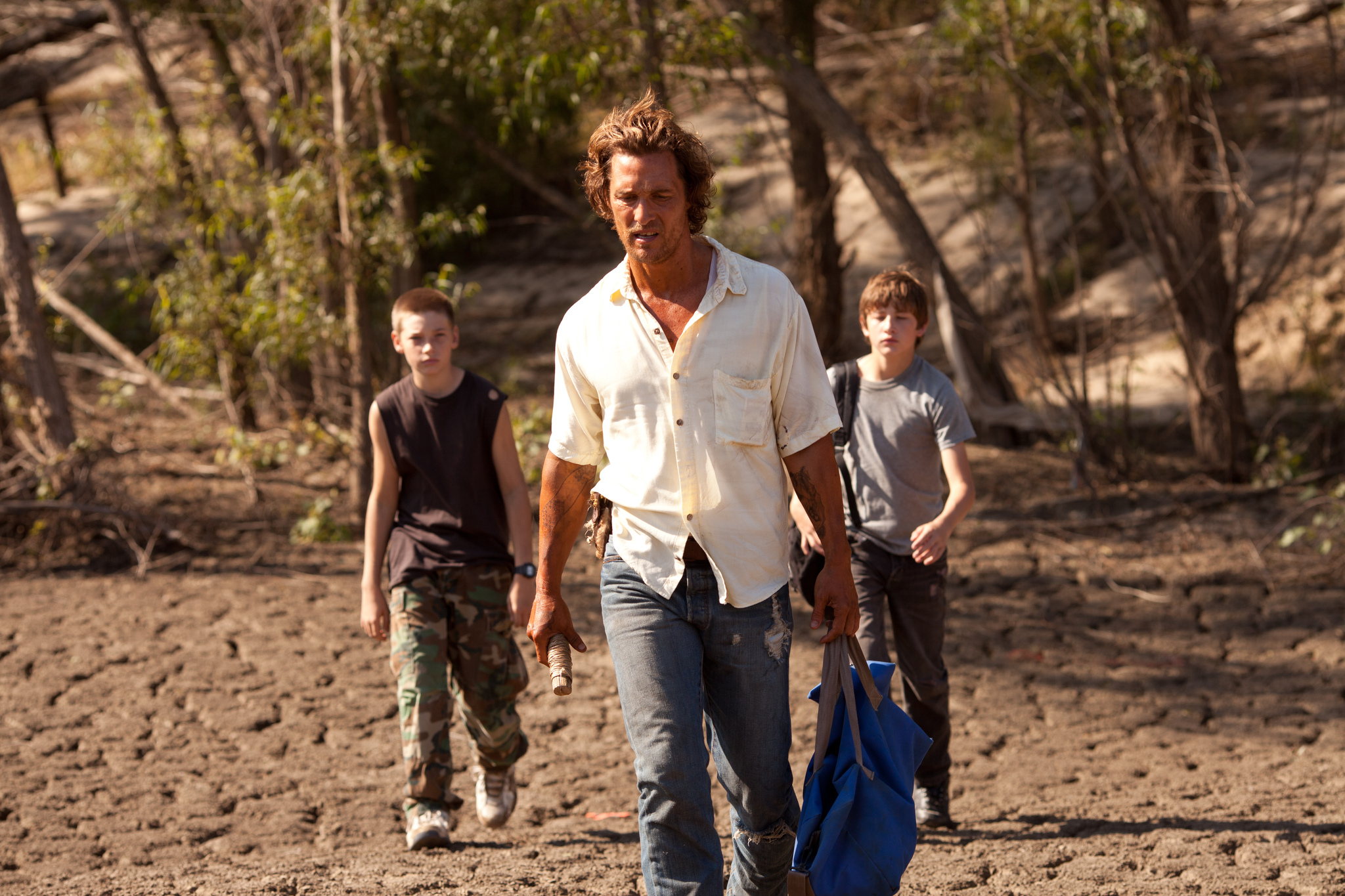 Still of Matthew McConaughey, Tye Sheridan and Jacob Lofland in Mud (2012)