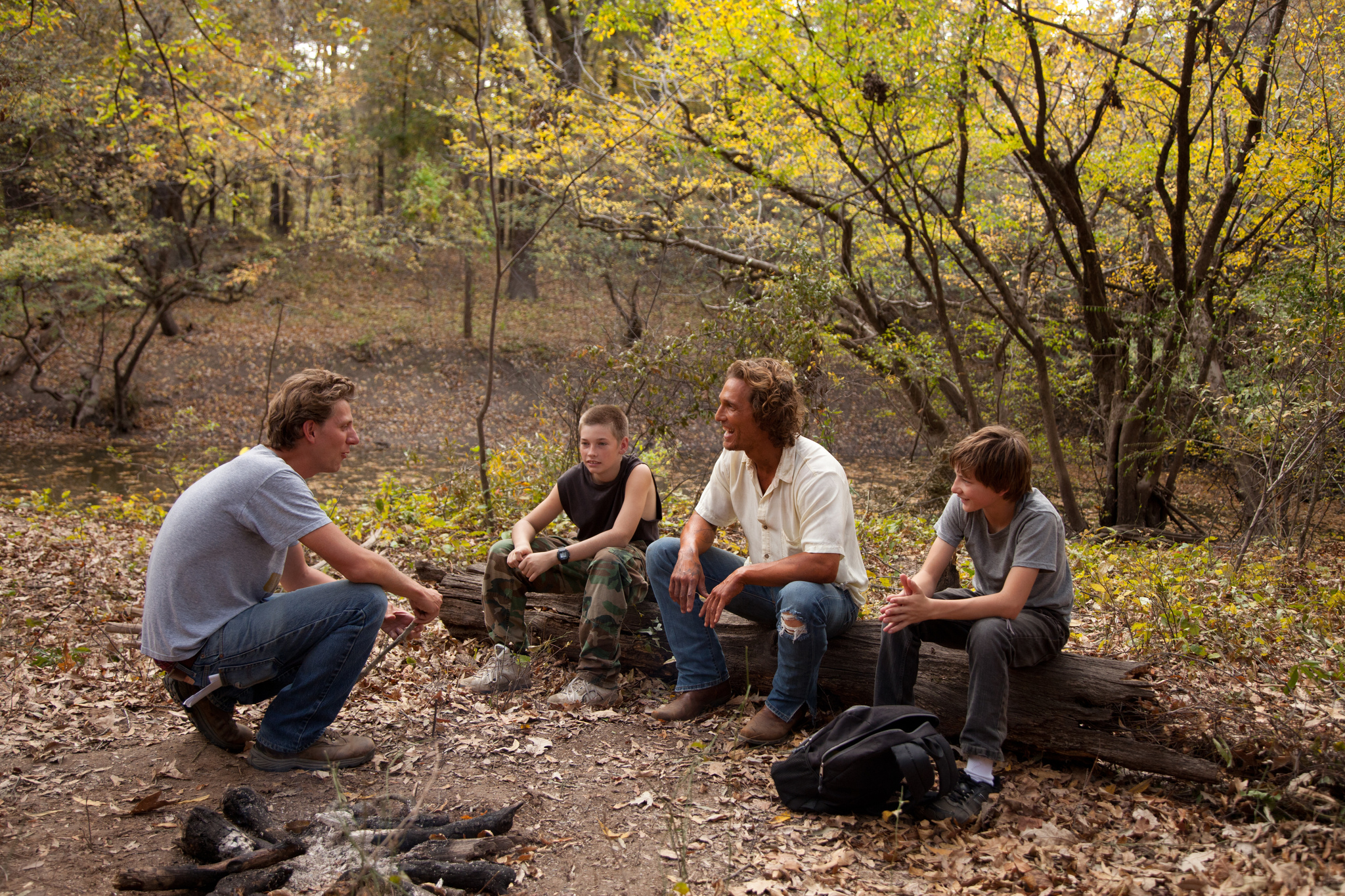 Still of Matthew McConaughey, Jeff Nichols, Tye Sheridan and Jacob Lofland in Mud (2012)