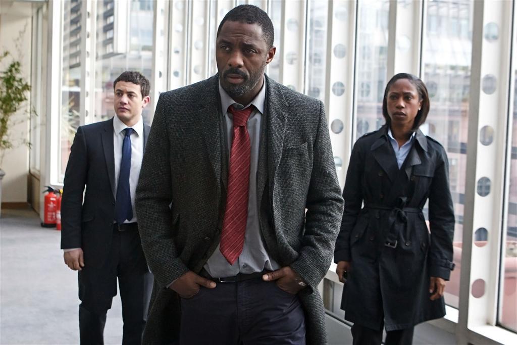 Still of Nikki Amuka-Bird, Idris Elba and Warren Brown in Luther (2010)