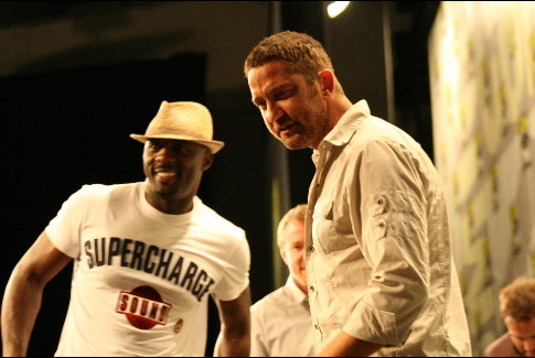 Gerard Butler and Idris Elba at event of RocknRolla (2008)