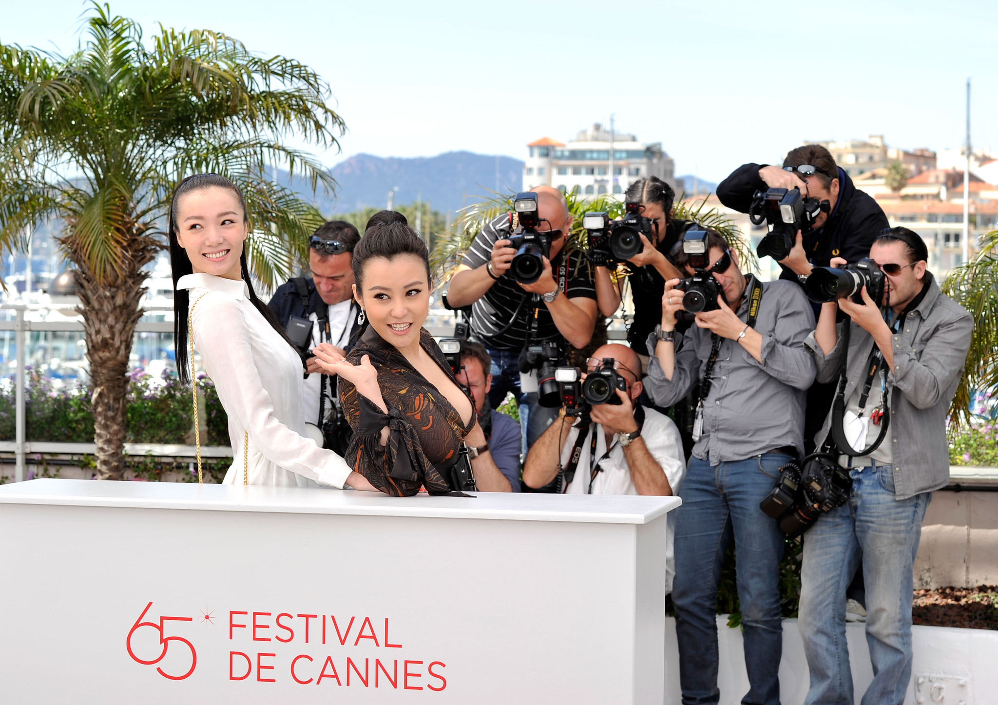 Lei Hao and Xi Qi at event of Fu cheng mi shi (2012)