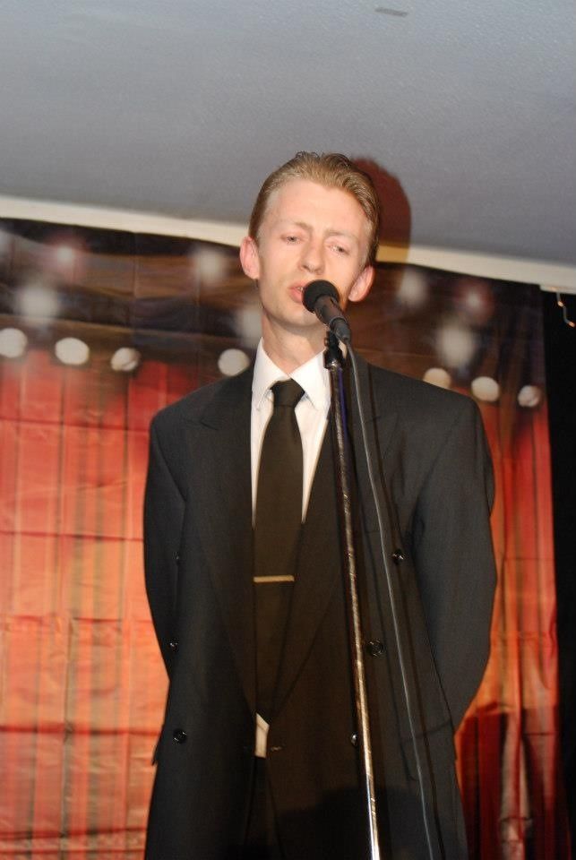Singing at an awards ceremony ('Cry me a river')