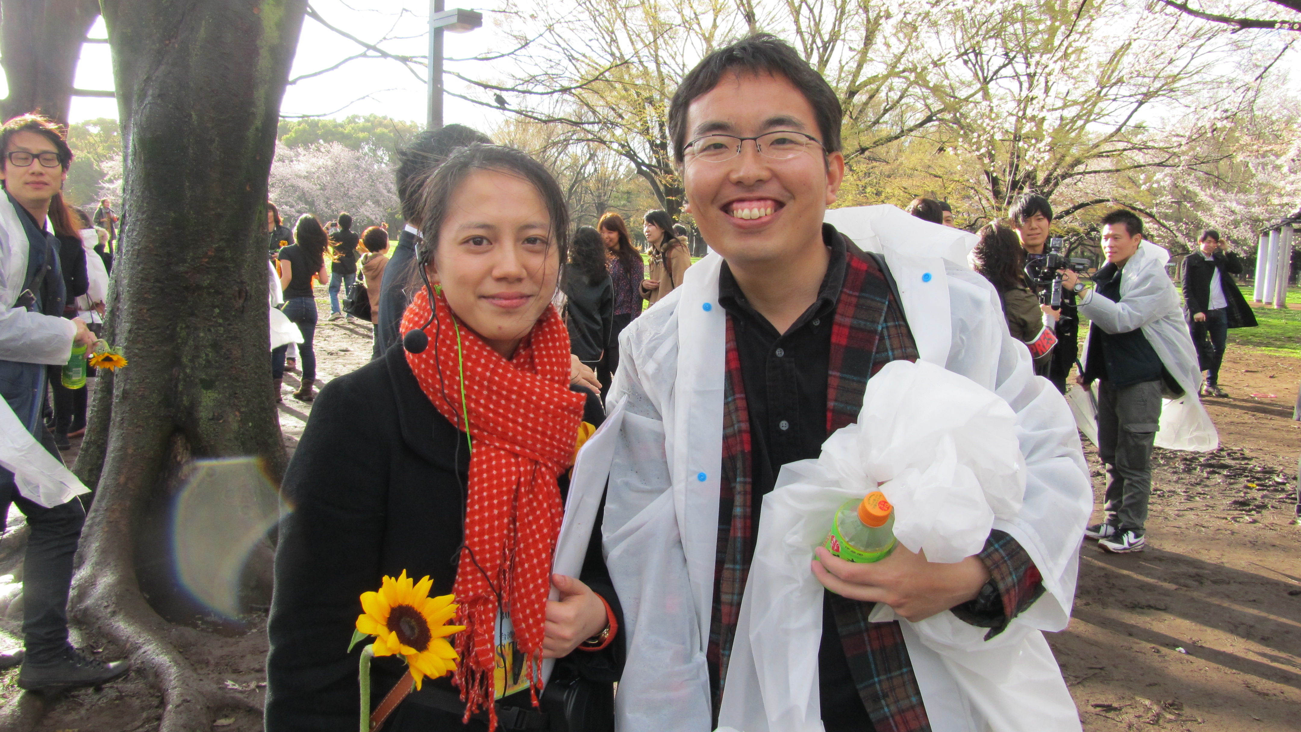 Pro-US Democrat Ryota and the leader Ms.Shih-Yi Ho, KMT at Yoyogi Park in 2014: Sunflower Movement 2014 in Taiwan and Japan！