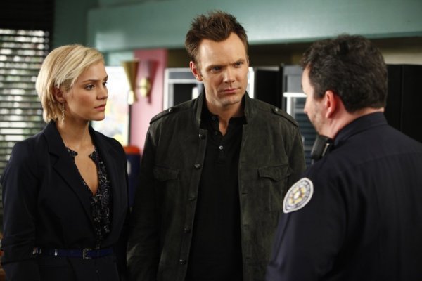 Still of Joel McHale and Katharine McPhee in Community (2009)