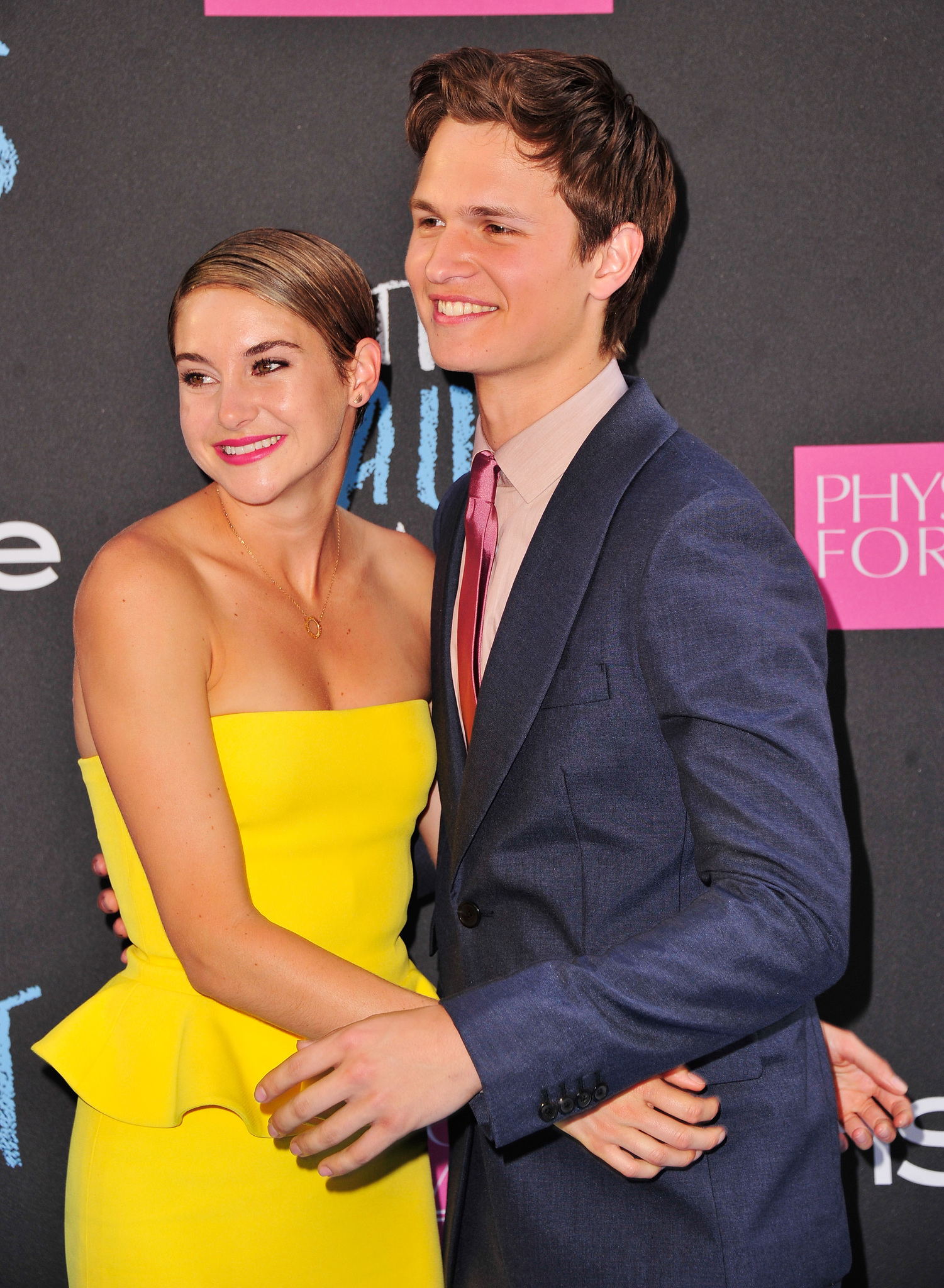 Shailene Woodley and Ansel Elgort at event of Del musu likimo ir zvaigzdes kaltos (2014)