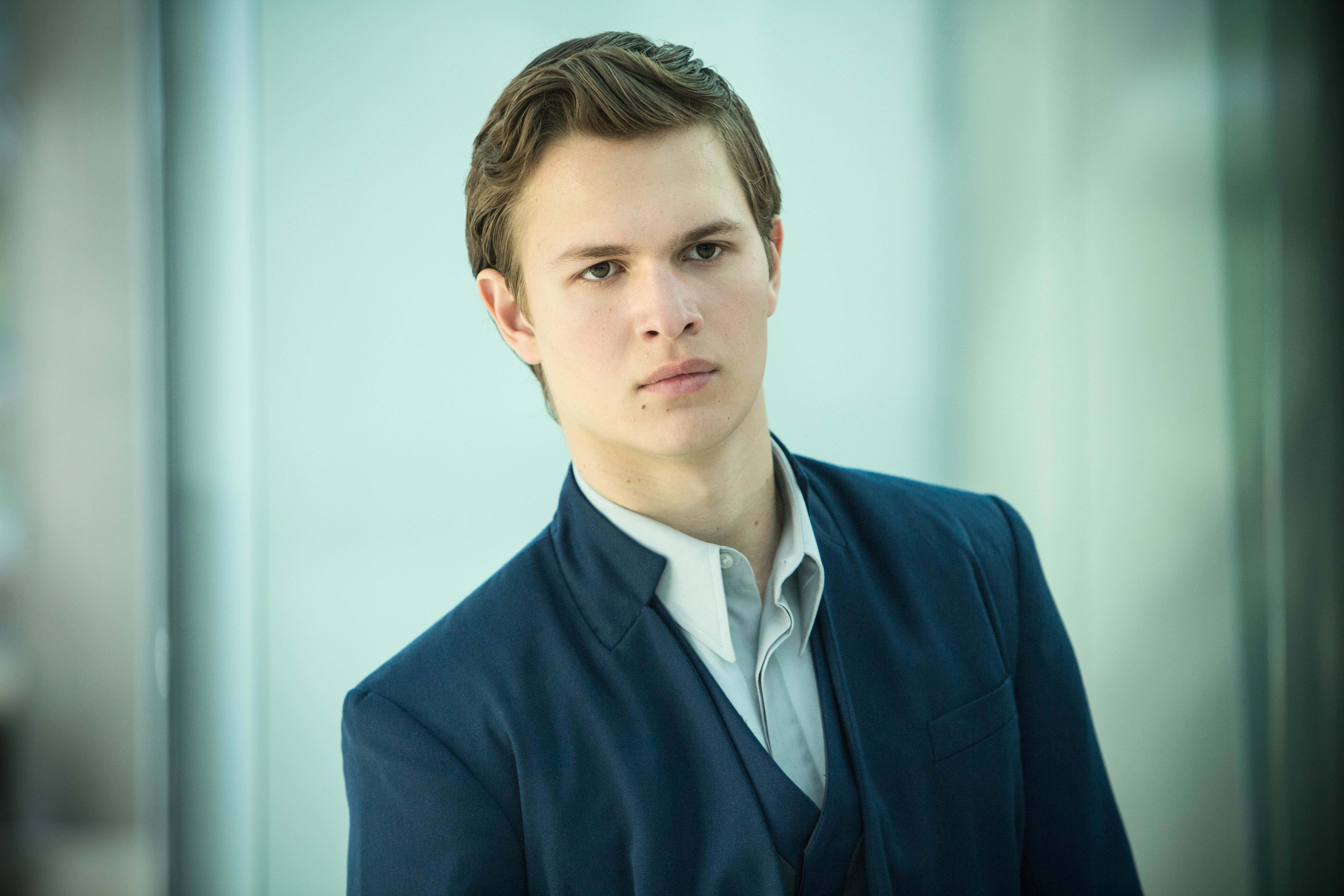 Still of Ansel Elgort in Divergente (2014)