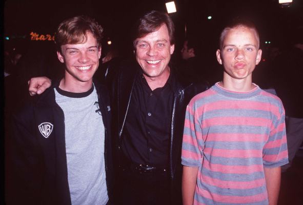 Mark Hamill and Nathan Hamill at event of Starship Troopers (1997)