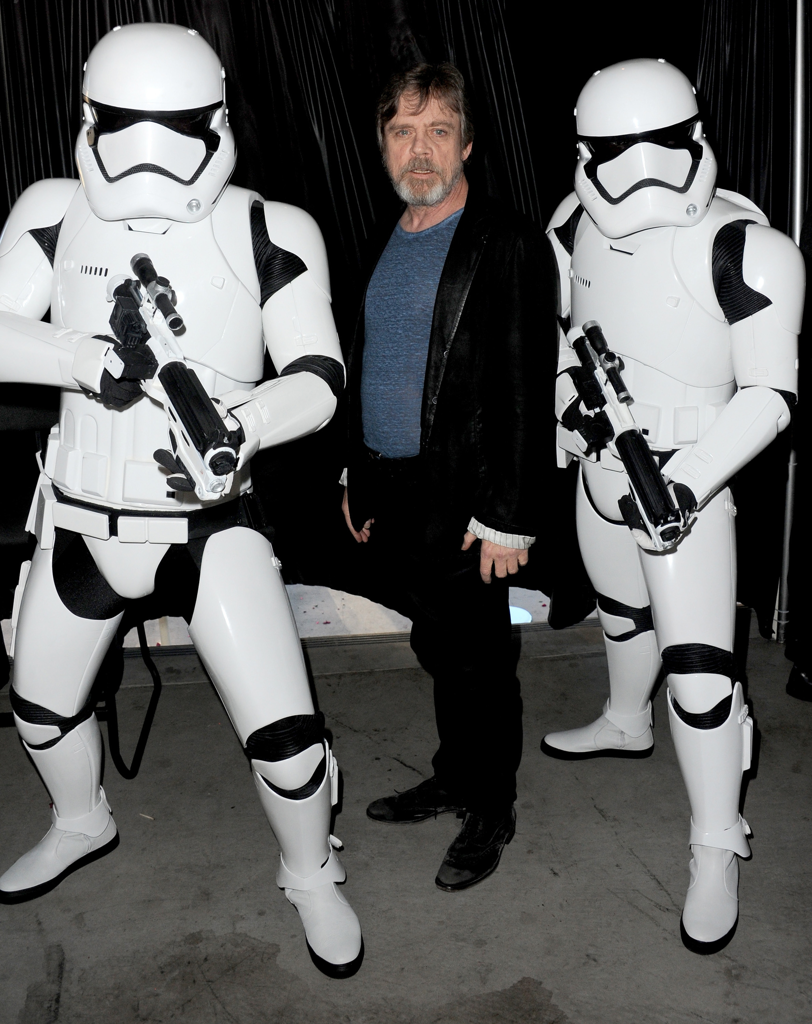 Mark Hamill at event of Zvaigzdziu karai: galia nubunda (2015)