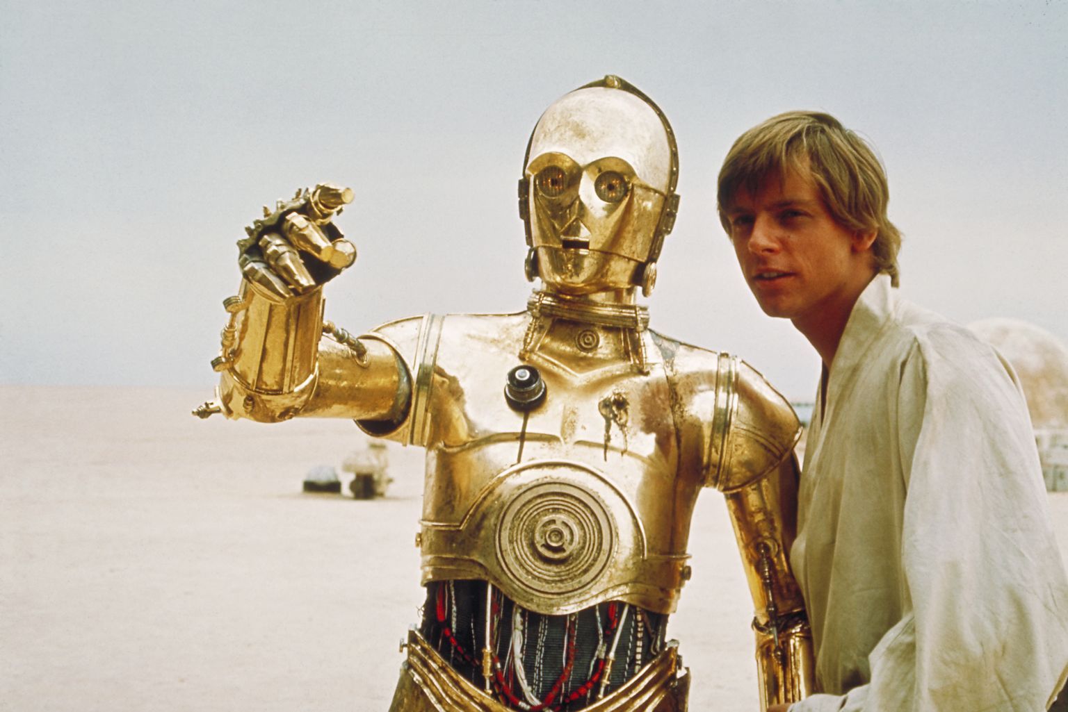 Still of Anthony Daniels and Mark Hamill in Zvaigzdziu karai (1977)