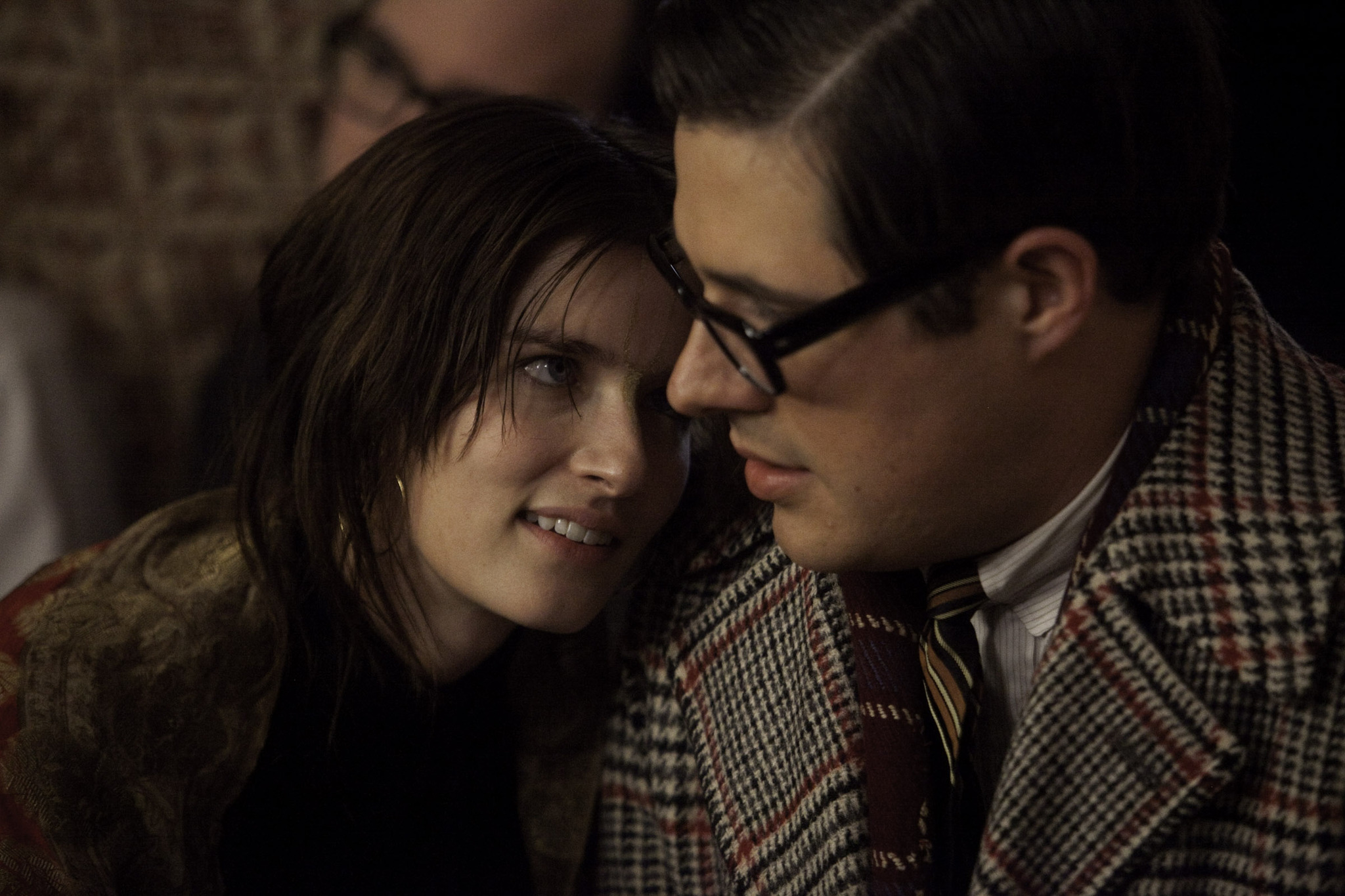 Still of Rich Sommer and Lakshmi Bennett in MAD MEN. Reklamos vilkai (2007)