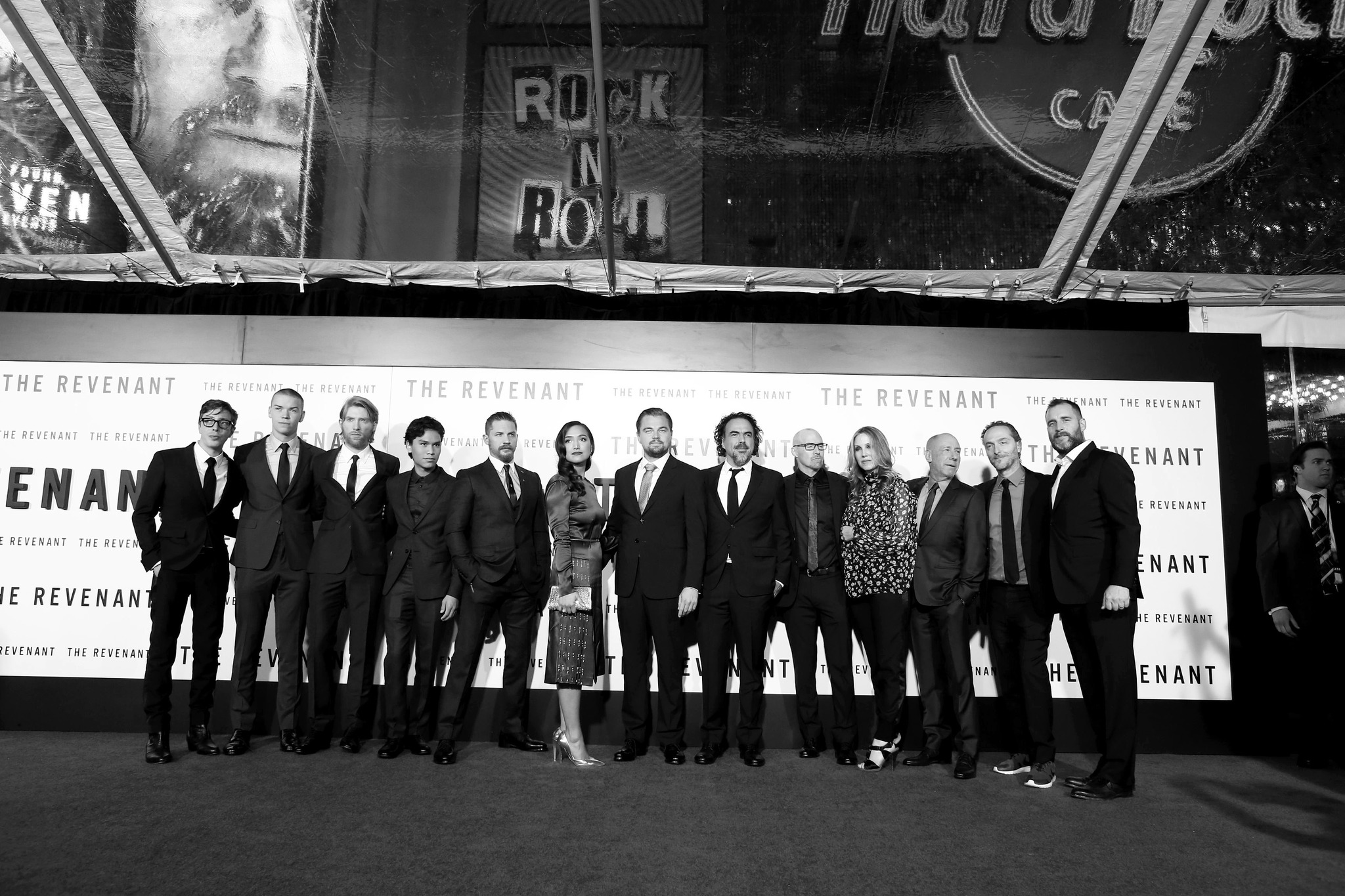 Leonardo DiCaprio, Alejandro González Iñárritu, Tom Hardy, Emmanuel Lubezki, Domhnall Gleeson, Will Poulter and Grace Dove at event of Hju Glaso legenda (2015)