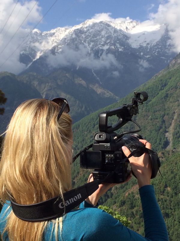 Cris Saur documenting Himalaya