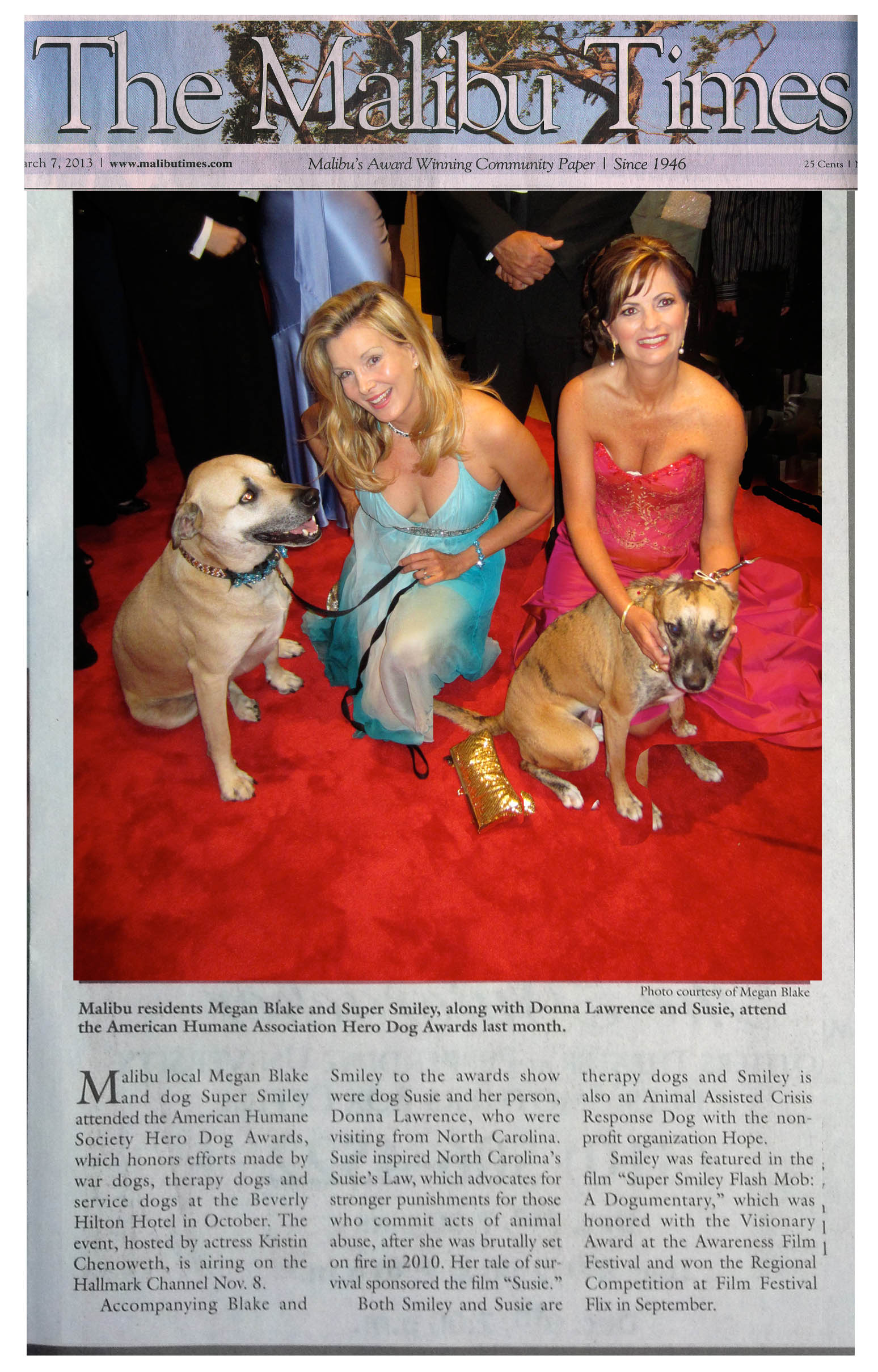 Super Smiley on the 2012 Hero Dog Awards Red Carpet as an actor from the film 