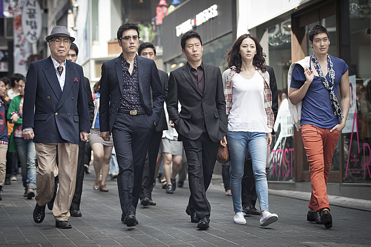 Still of Jung-ah Yum, Hae-jin Yoo, Myung-min Kim, Hie-bong Byeon and Gyu-Woon Jung in Spy (2012)