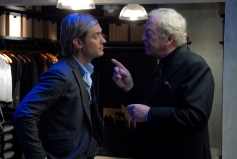 Still of Jude Law and Michael Caine in Sleuth (2007)