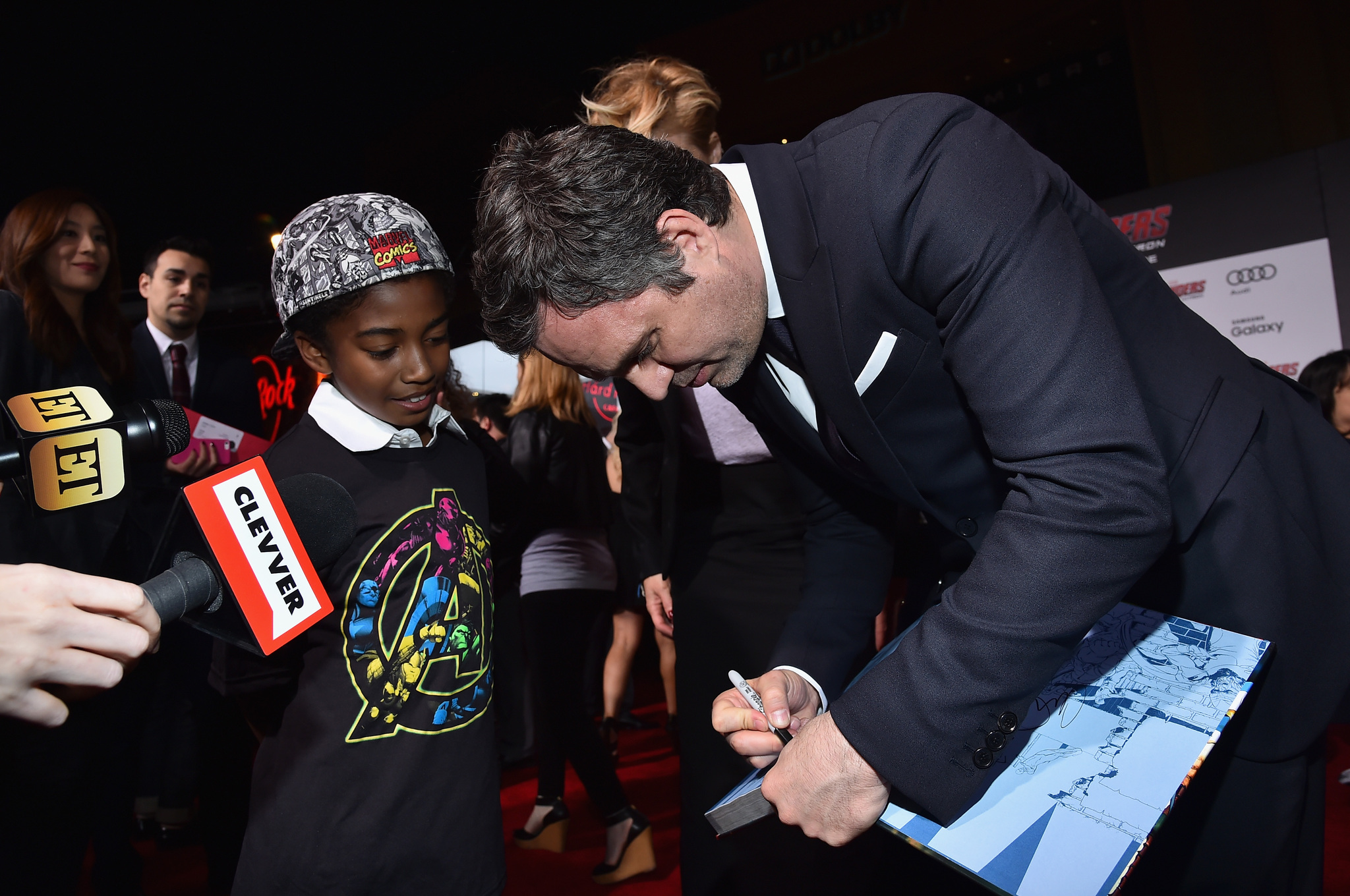 Mark Ruffalo and Miles Brown at event of Kersytojai 2 (2015)