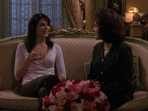 Still of Kelly Bishop and Lauren Graham in Gilmore Girls (2000)