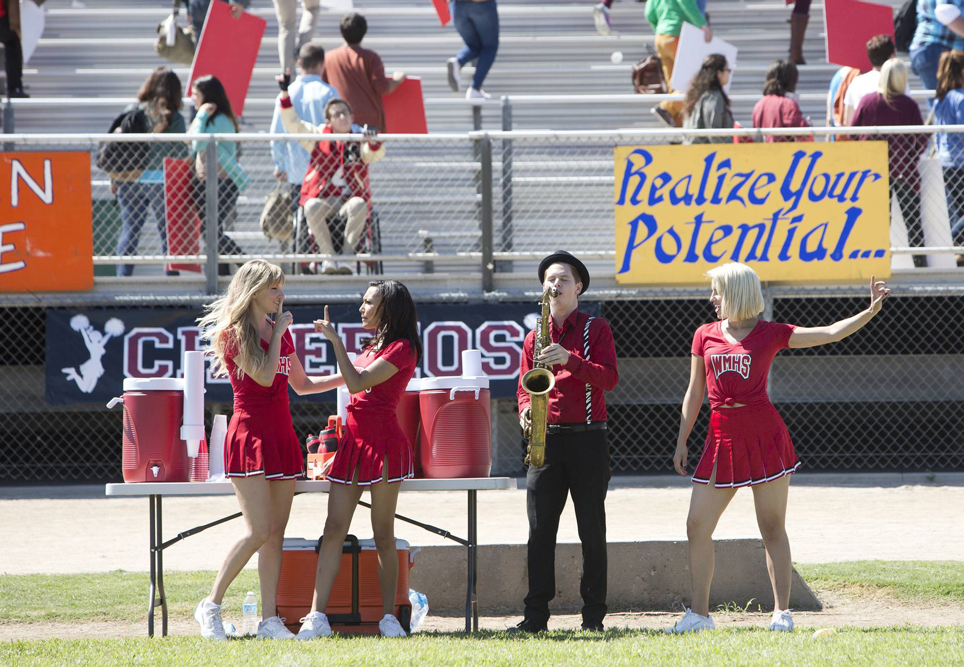 Still of Naya Rivera, Dianna Agron and Heather Morris in Glee (2009)