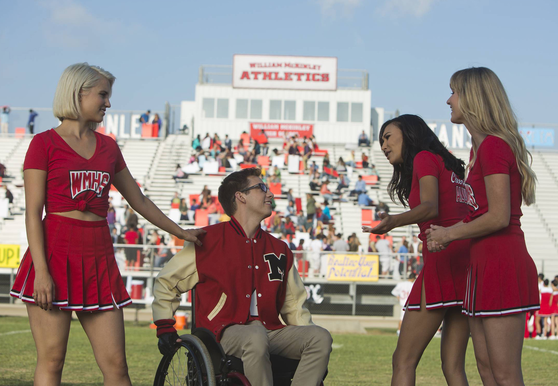 Still of Naya Rivera, Dianna Agron, Kevin McHale and Heather Morris in Glee (2009)