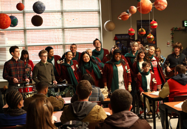 Still of Lea Michele, Naya Rivera, Mark Salling, Harry Shum Jr., Cory Monteith, Dianna Agron, Kevin McHale, Jenna Ushkowitz, Amber Riley, Chord Overstreet and Heather Morris in Glee (2009)