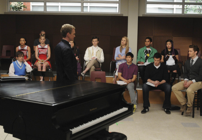 Still of Neil Patrick Harris, Lea Michele, Naya Rivera, Mark Salling, Matthew Morrison, Harry Shum Jr., Cory Monteith, Dianna Agron, Kevin McHale, Jenna Ushkowitz and Heather Morris in Glee (2009)