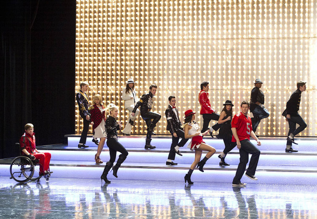 Still of Lea Michele, Naya Rivera, Harry Shum Jr., Cory Monteith, Dianna Agron, Darren Criss, Kevin McHale, Chris Colfer, Jenna Ushkowitz, Amber Riley, Chord Overstreet, Heather Morris and Damian McGinty in Glee (2009)