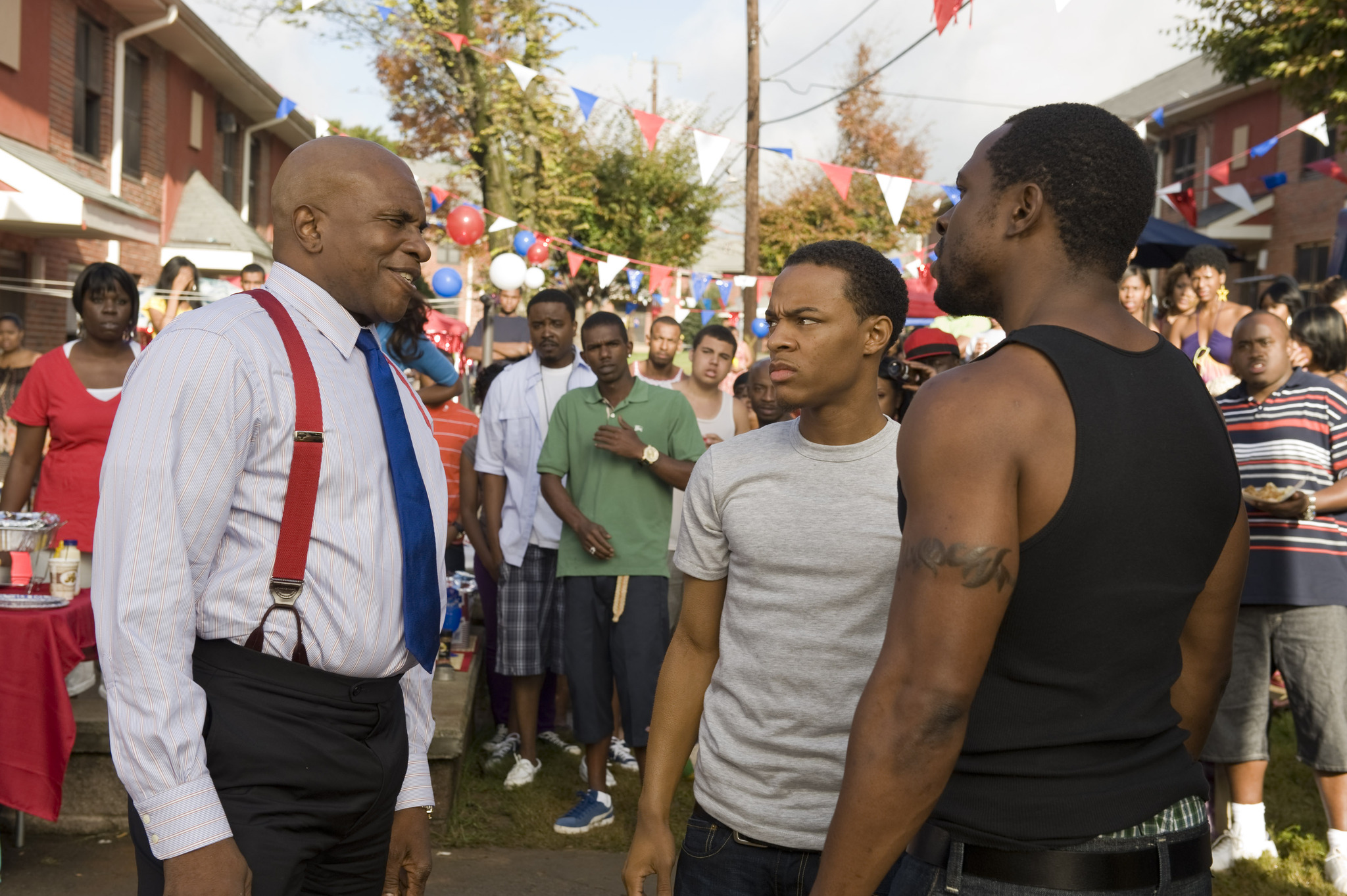 Still of Keith David, Shad Moss and Gbenga Akinnagbe in Lottery Ticket (2010)