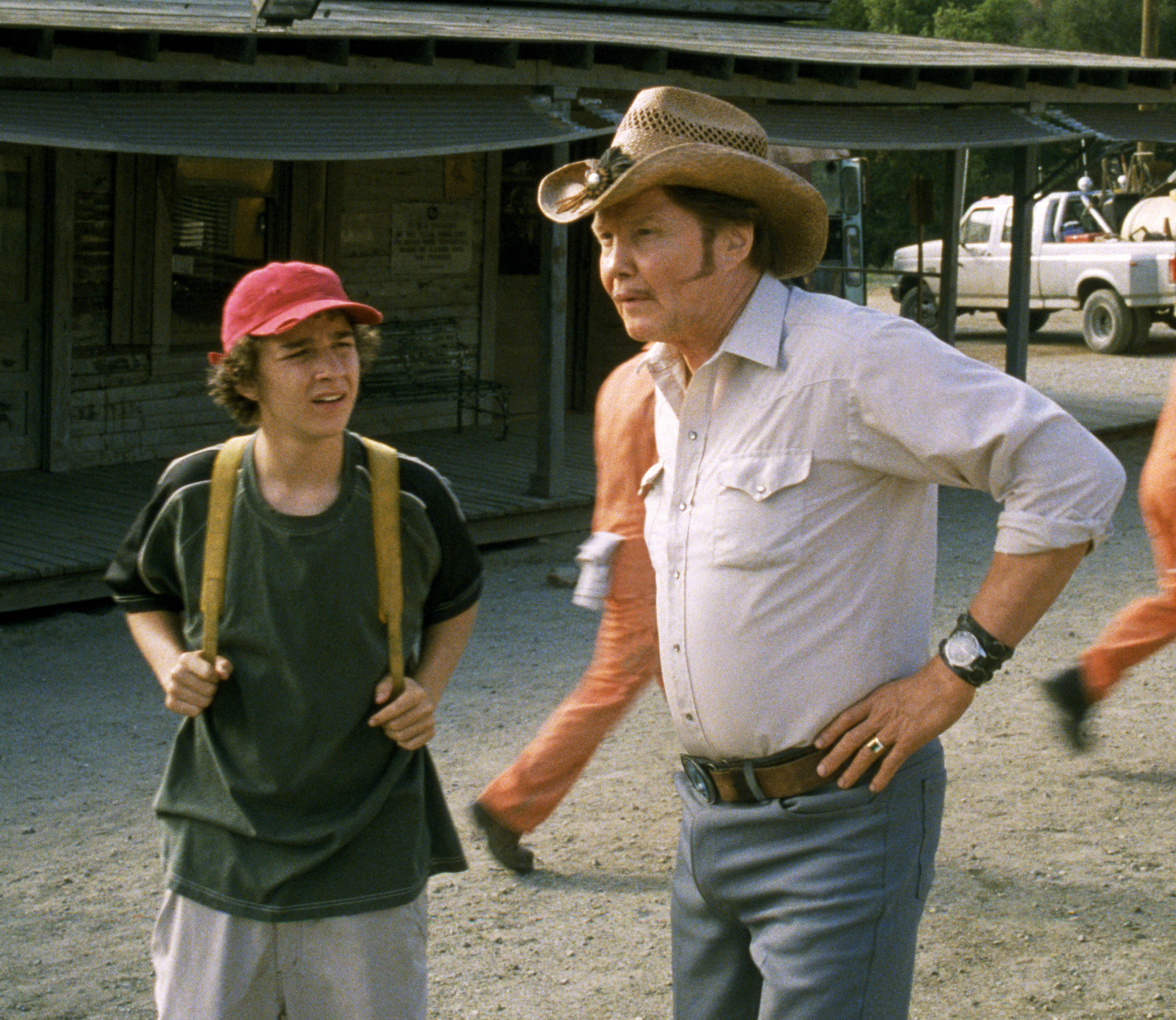 Still of Jon Voight and Shia LaBeouf in Holes (2003)