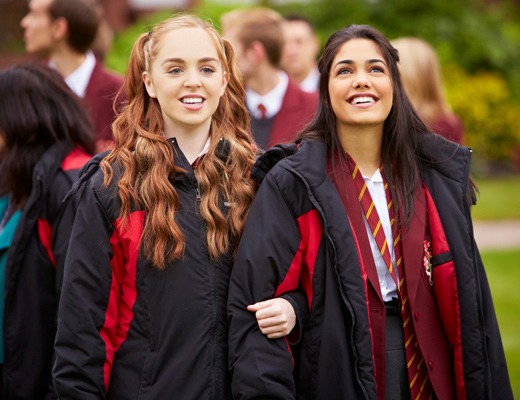 Louisa Connolly-Burnham and Tasie Lawrence on the set of House of Anubis