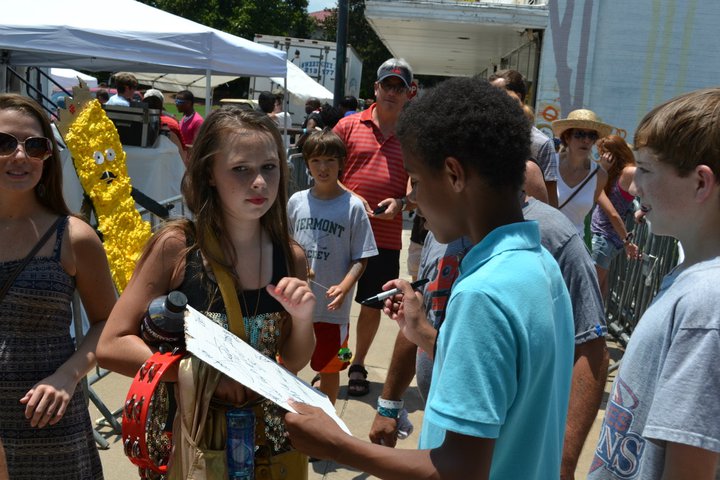 Signing autographs and posing for paparazzi!