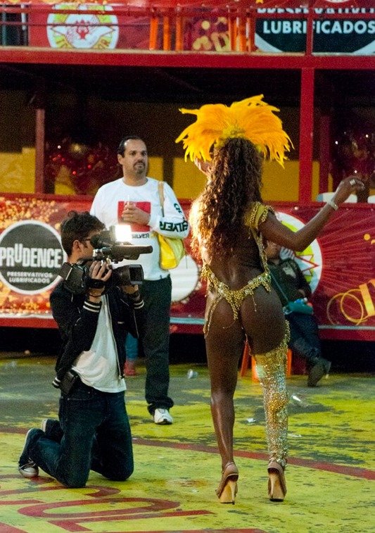 Thiago Da Costa shooting samba dancers for the Pro7 show Crazy Planet - Brazil.