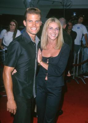 Casper Van Dien and Catherine Oxenberg at event of Deep Blue Sea (1999)