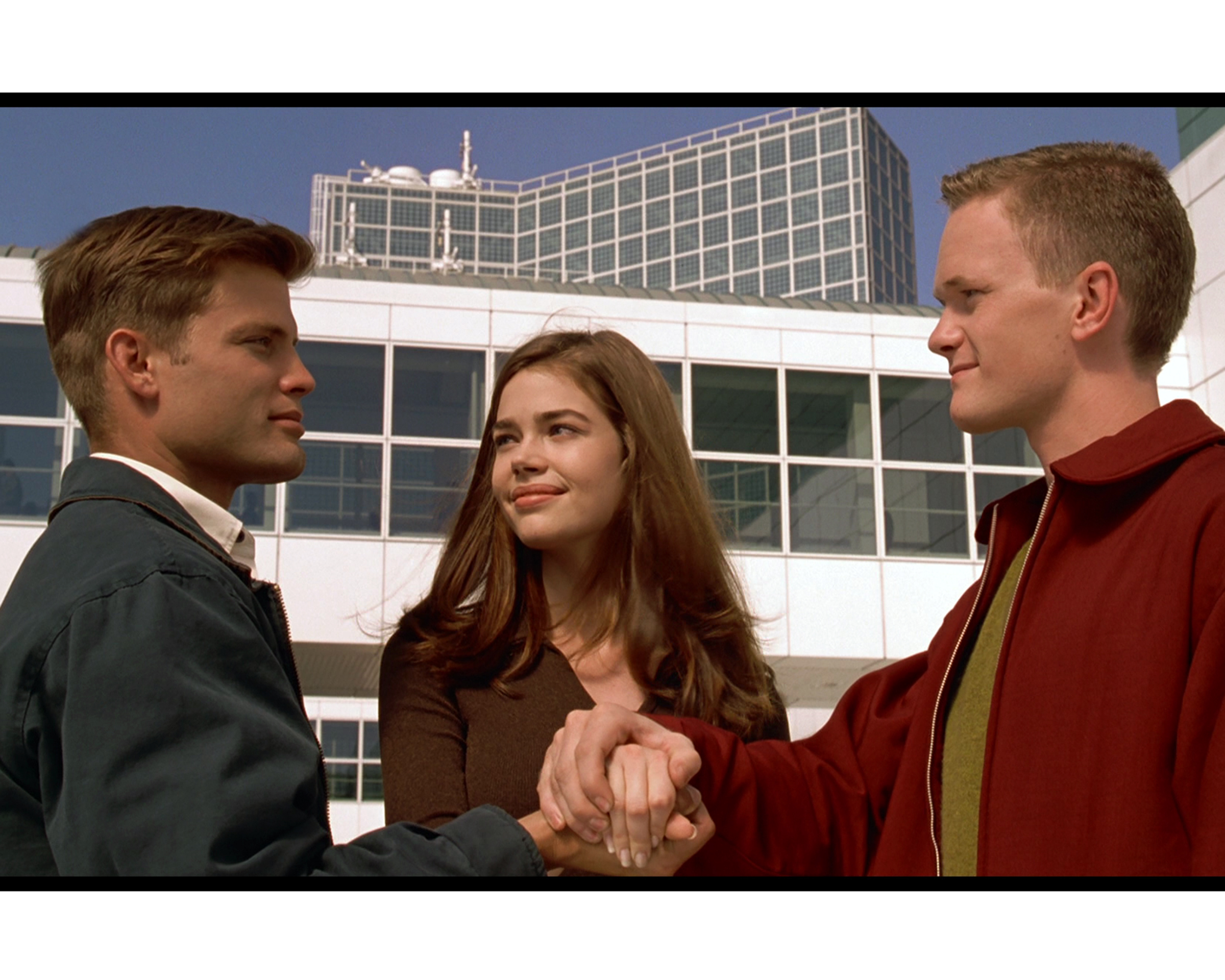 Casper Van Dien as Johnny Rico, Denise Richards as Carmen Ibanez, Neil Patrick Harris as Carl Jenkins in Starship Troopers